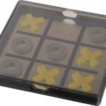 Winnit magnetic tic-tac-toe game